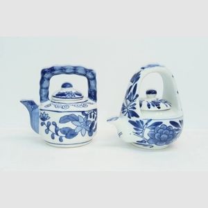 2 Vintage Blue and White Teapots Nantucket. 5"